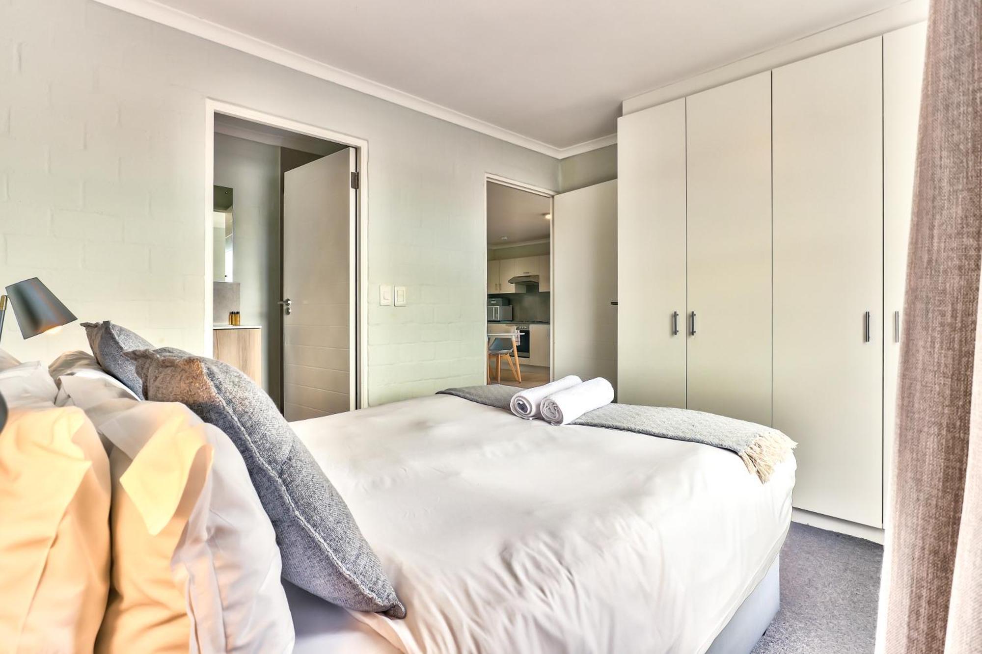 Wink Aparthotel Eaton Square Cape Town Exterior photo