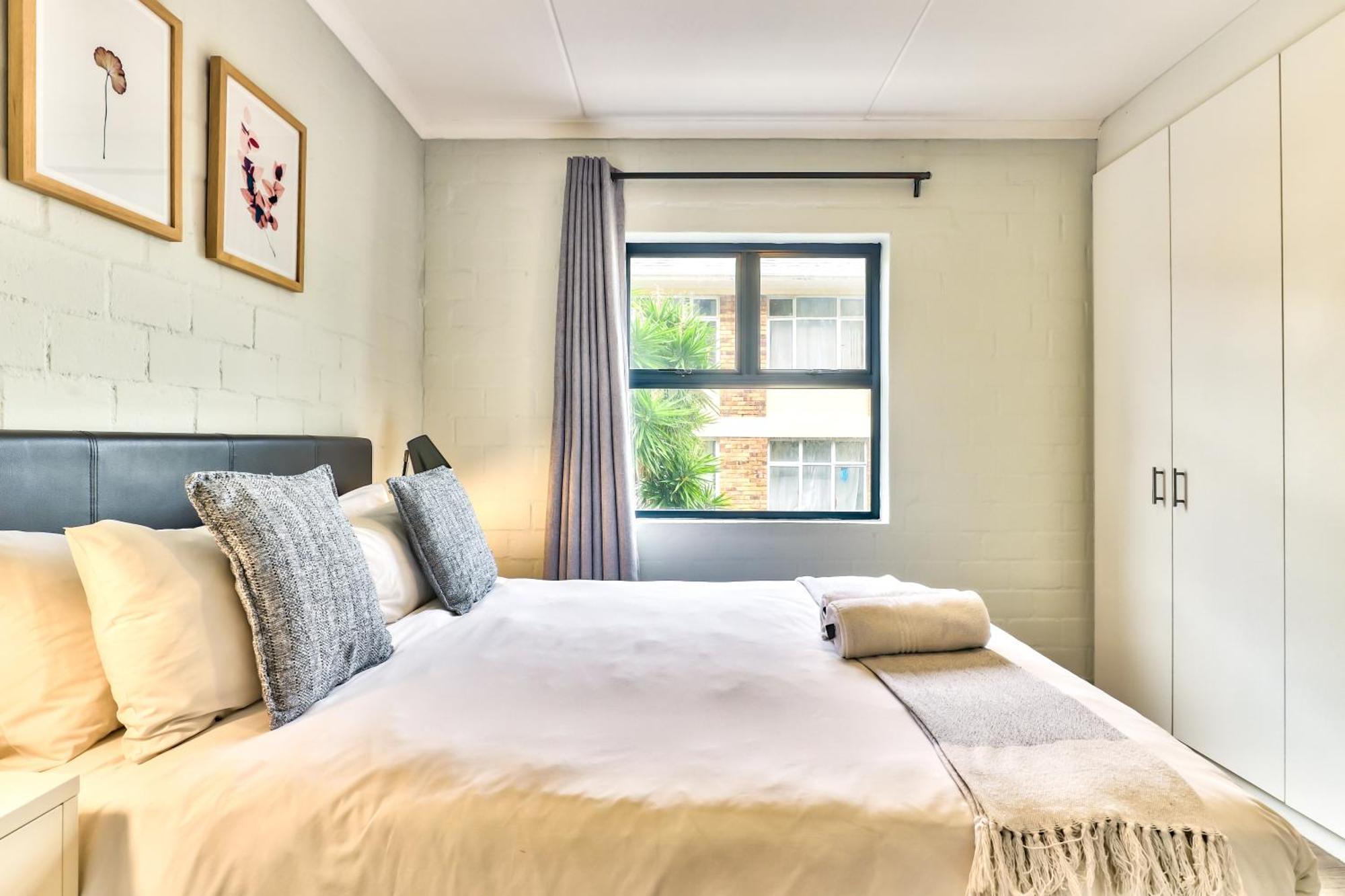 Wink Aparthotel Eaton Square Cape Town Exterior photo