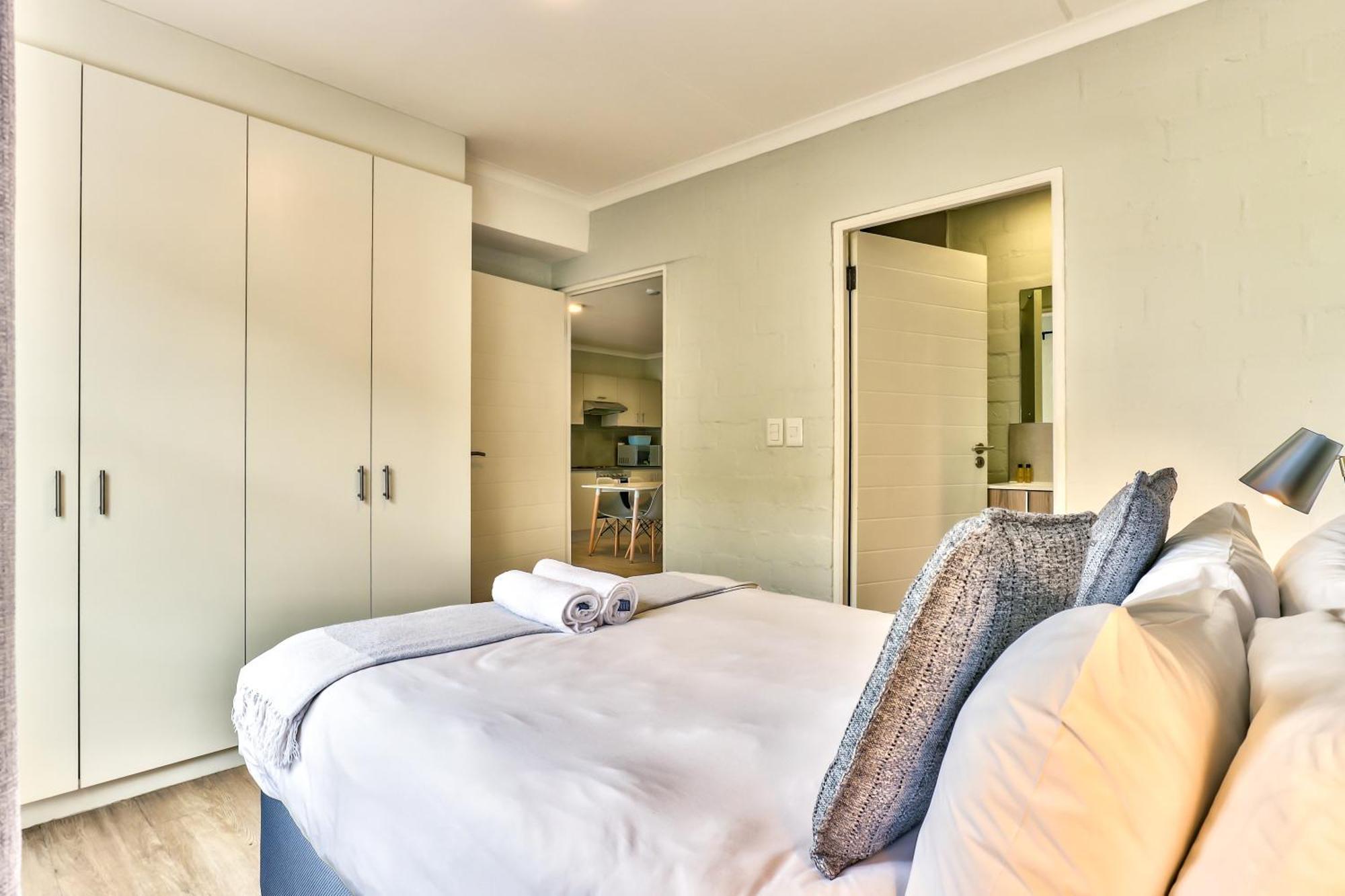 Wink Aparthotel Eaton Square Cape Town Exterior photo
